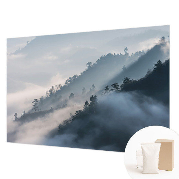 Mural decorativo con un paisaje brumoso