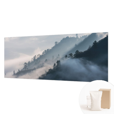Mural decorativo con un paisaje brumoso