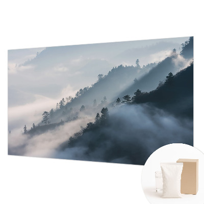 Mural decorativo con un paisaje brumoso
