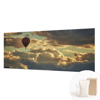 Mural de pared con estampado hermoso con el diseño de un globo entre nubes