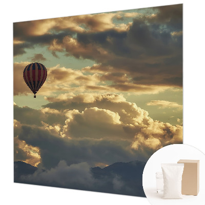 Mural de pared con estampado hermoso con el diseño de un globo entre nubes