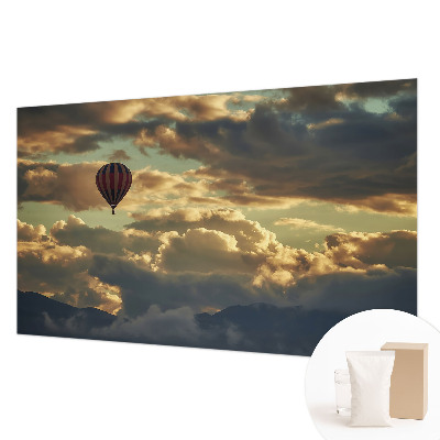 Mural de pared con estampado hermoso con el diseño de un globo entre nubes