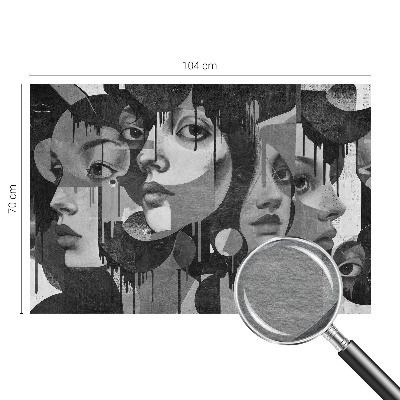 Mural decorativo con un diseño de rostros de mujeres
