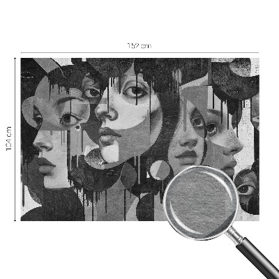 Mural decorativo con un diseño de rostros de mujeres