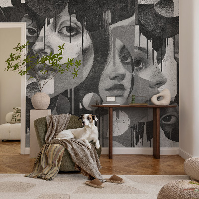 Mural decorativo con un diseño de rostros de mujeres