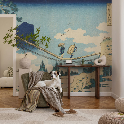Mural decorativo con diseño de puente en paisaje montañoso