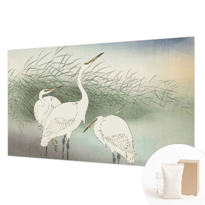 Mural decorativo con diseño de garzas entre la hierba