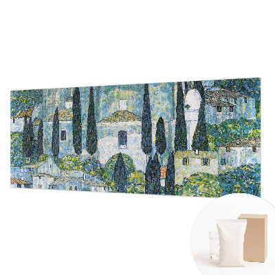 Mural decorativo con diseño de casas entre cipreses