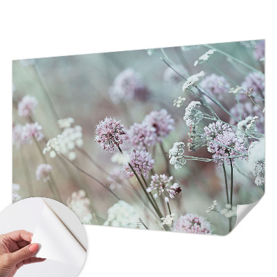 Papel mural texturado decorativo con motivo de flores silvestres