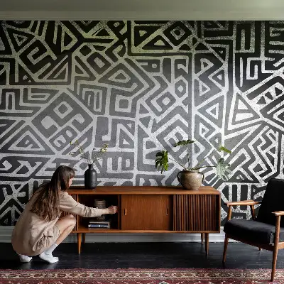Papel mural con patrón decorativo con diseño de laberinto geométrico