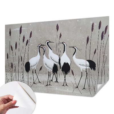 Papel mural con patrón decorativo con un diseño de una bandada de grullas