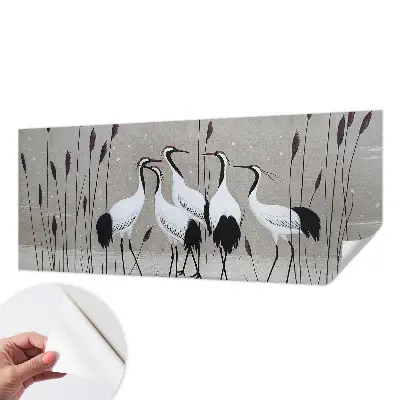 Papel mural con patrón decorativo con un diseño de una bandada de grullas