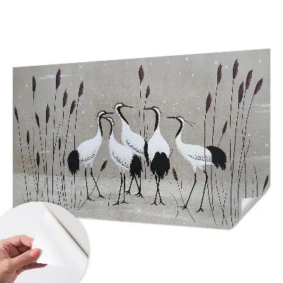 Papel mural con patrón decorativo con un diseño de una bandada de grullas