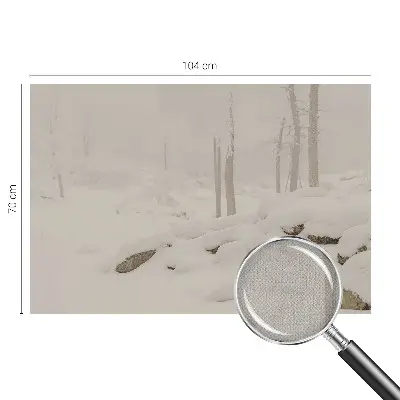 Papel mural con patrón decorativo con un motivo de bosque nevado