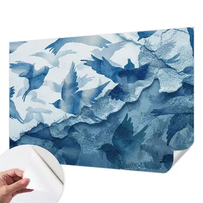 Papel mural texturado decorativo con un motivo de aves dinámicas