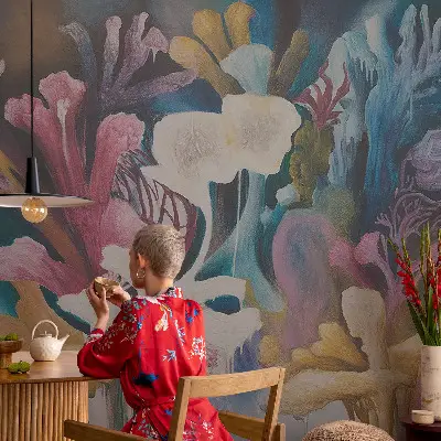 Papel mural con patrón decorativo con un motivo de explosión floral