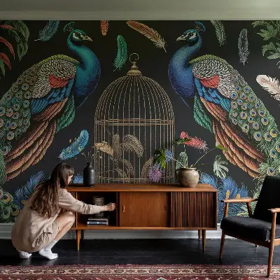 Papel mural con patrón decorativo con motivos de pavos reales exóticos