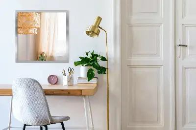 Espejo de pared con marco plateado moderno y elegante