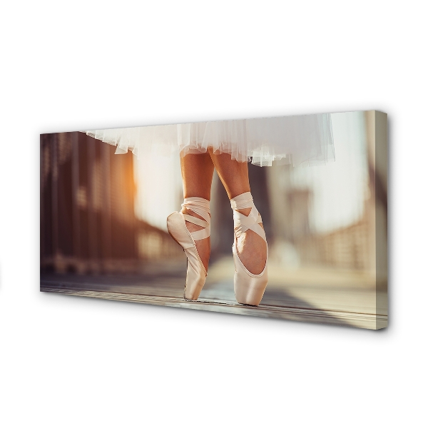 Cuadros sobre lienzo Zapatillas de ballet blancas piernas de la mujer