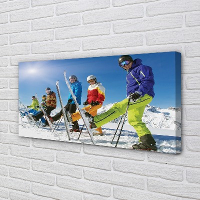 Cuadros sobre lienzo Montañas de invierno esquiadores