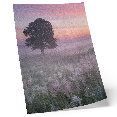 Lámina artística de alta calidad Árbol solitario en la niebla, colores pastel del cielo