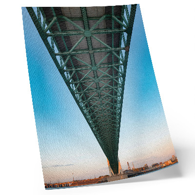 Póster con colores saturados Estructura de puente de celosía, simetría, modernidad