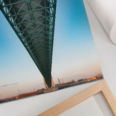 Póster con estructura de puente de celosía de estilo moderno con simetría y colores saturados
