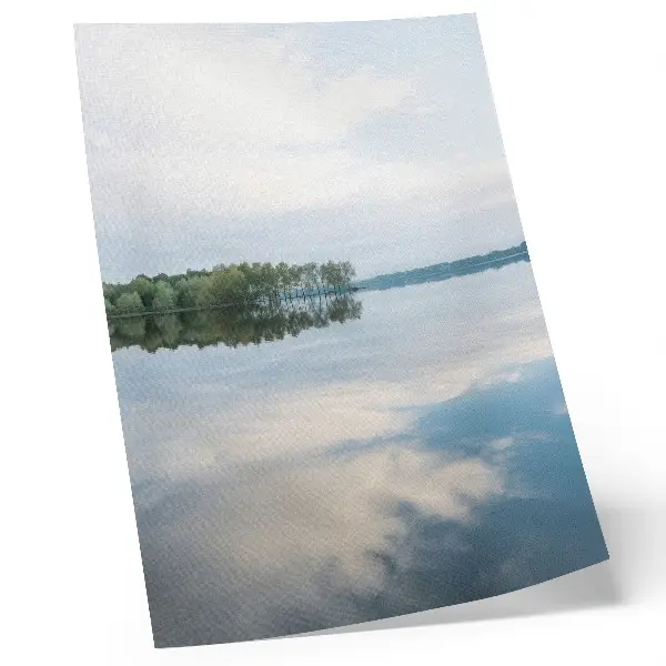 Lienzo decorativo moderno paisaje de agua tranquila con árboles y reflejo del cielo
