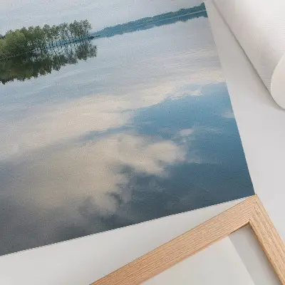 Lienzo decorativo moderno paisaje de agua tranquila con árboles y reflejo del cielo