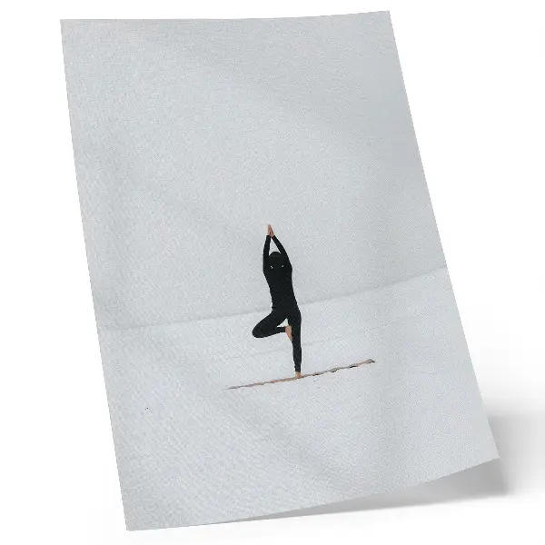 Póster figura minimalista de yoga con diseño de paz y armonía