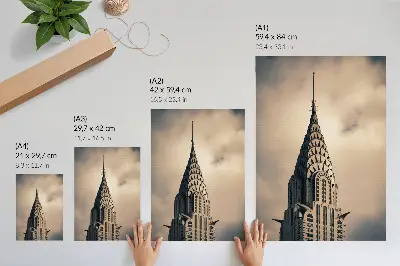 Póster una elegante torre con simetría visual y gran variedad de formas arquitectónicas
