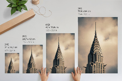 Póster Una elegante torre, simetría visual y una gran variedad de formas arquitectónicas.