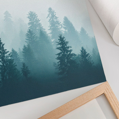 Póster con colores saturados Un ave del bosque de niebla suave se eleva muy por encima de los árboles