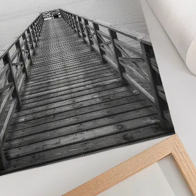 Lámina artística de alta calidad muelle en blanco y negro con aguas tranquilas en un paisaje minimalista