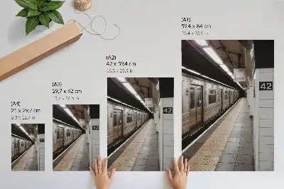 Póster de andén de metro moderno diseño con espacio arquitectónico dinámico