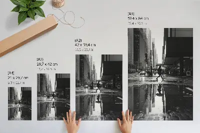 Lienzo decorativo moderno con gráficos de ciudad bajo la lluvia en blanco y negro