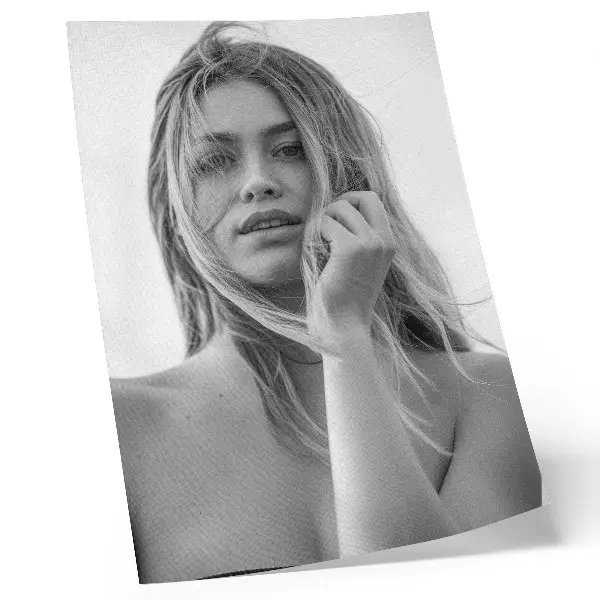 Póster retrato de una mujer llena de emociones