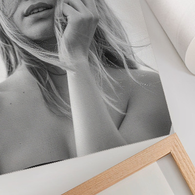 Póster Un retrato de una mujer llena de emociones