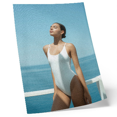 Lienzo decorativo moderno Mujer con el mar de fondo, colores brillantes, minimalismo.