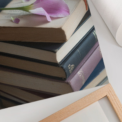 Póster con colores saturados Una pila de libros con una delicada flor encima.