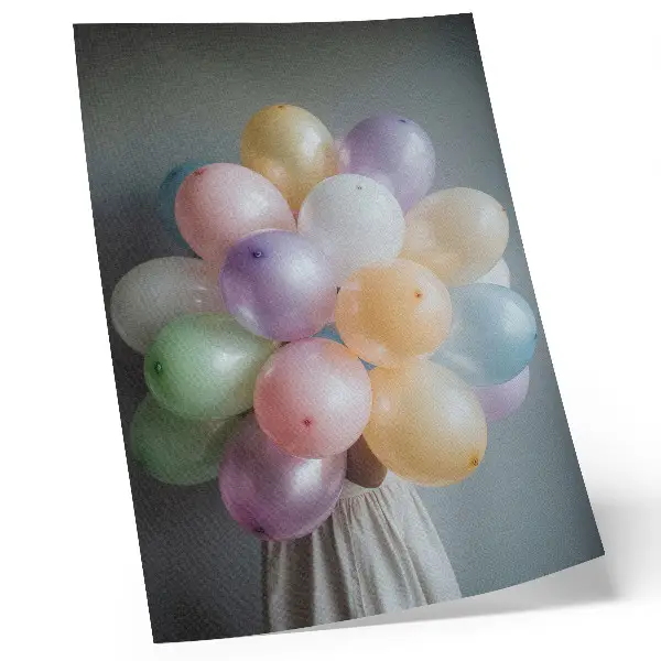 Lienzo decorativo moderno con globos de colores pastel sobre fondo gris