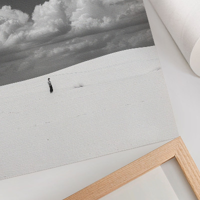 Lámina artística de alta calidad Composición en blanco y negro con nubes y desierto.