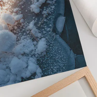 Póster con cristales de hielo en tonos blancos y azules con colores saturados para un ambiente invernal