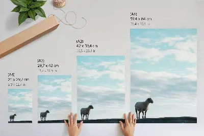 Lienzo decorativo moderno con diseño de nubes en el cielo, ovejas y un profundo ambiente de paz y silencio