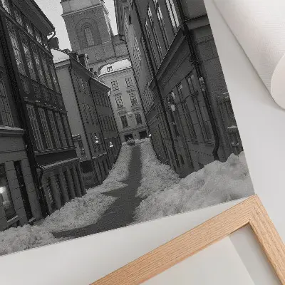 Póster de una calle estrecha con la catedral al fondo póster decorativo