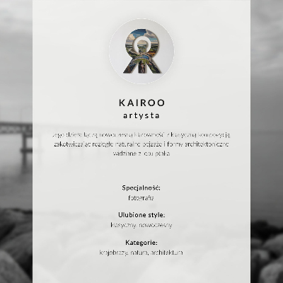Póster con colores saturados Paisaje tranquilo, puente, playa rocosa, cielo gris