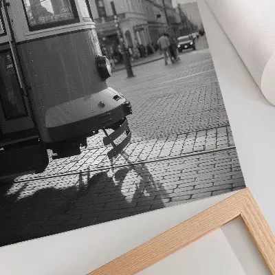 Lámina artística de alta calidad tranvía en blanco y negro en el centro de la ciudad