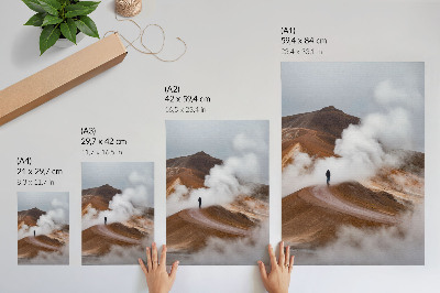 Póster con colores saturados Montañas marrones, brumas humeantes, paisaje de vagabundo solitario