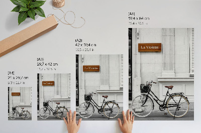 Póster con colores saturados Bicicleta elegante y arquitectura clásica