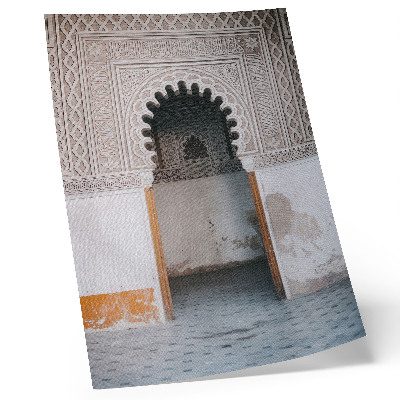 Póster con diseño de decoraciones orientales y simetría de paredes con colores saturados